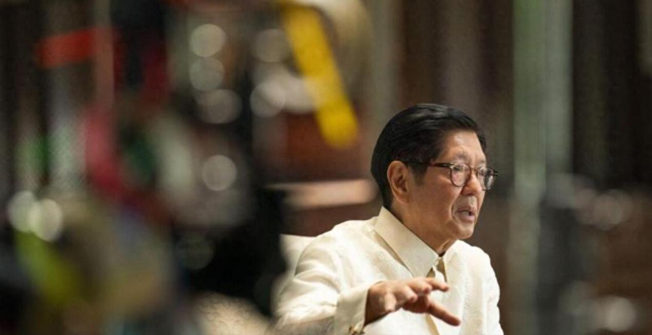 小马科斯直接喊话中方！ 3月24日，小马科斯面对镜头突然变脸。他公开喊话，盼