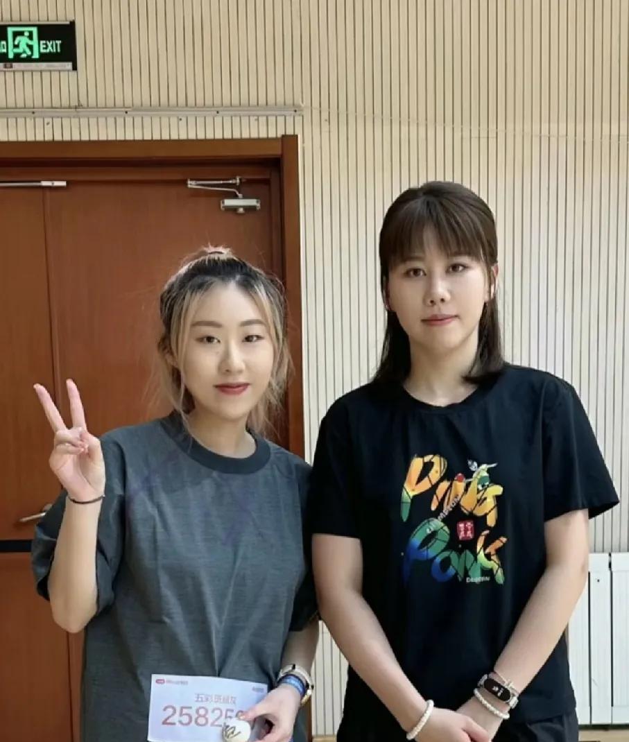 8.2最新鲜的陈幸同合照。这是我见过最美的陈幸同。国乒女队真的是平时打球不化