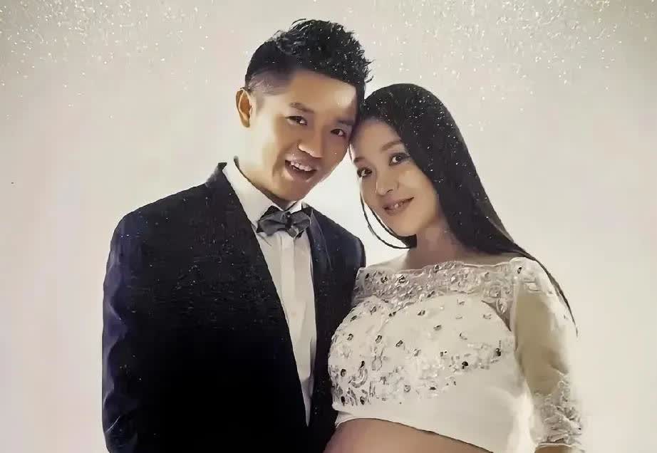 曾毅老婆估计后槽牙都要咬碎了，自己翻来覆去想了一晚上，怎么就没让