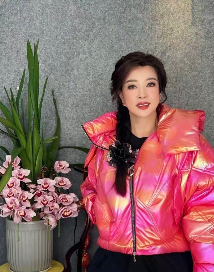 刘晓庆接手妹妹的儿子抚养谁也没想到，已经75岁的刘晓庆，会在晚年遭遇这样一场扎