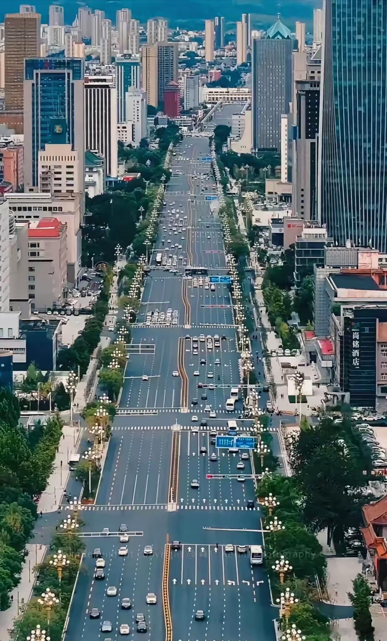 山西太原的一条街景，知道是哪条街吗？