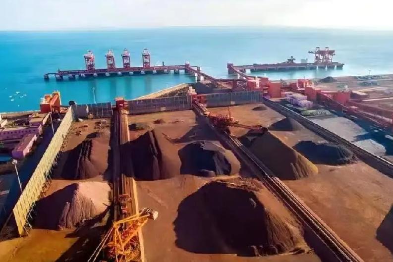 12月25日，彭博社报道:“中美10月达成稀土供应相关共识后，中国仍限制美国生产