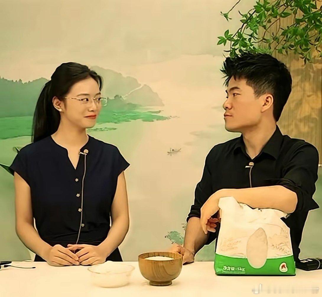董宇辉和小贝，大概率很难发展成恋人关系，这是因为：第一，董宇辉曾表明不在单位内部