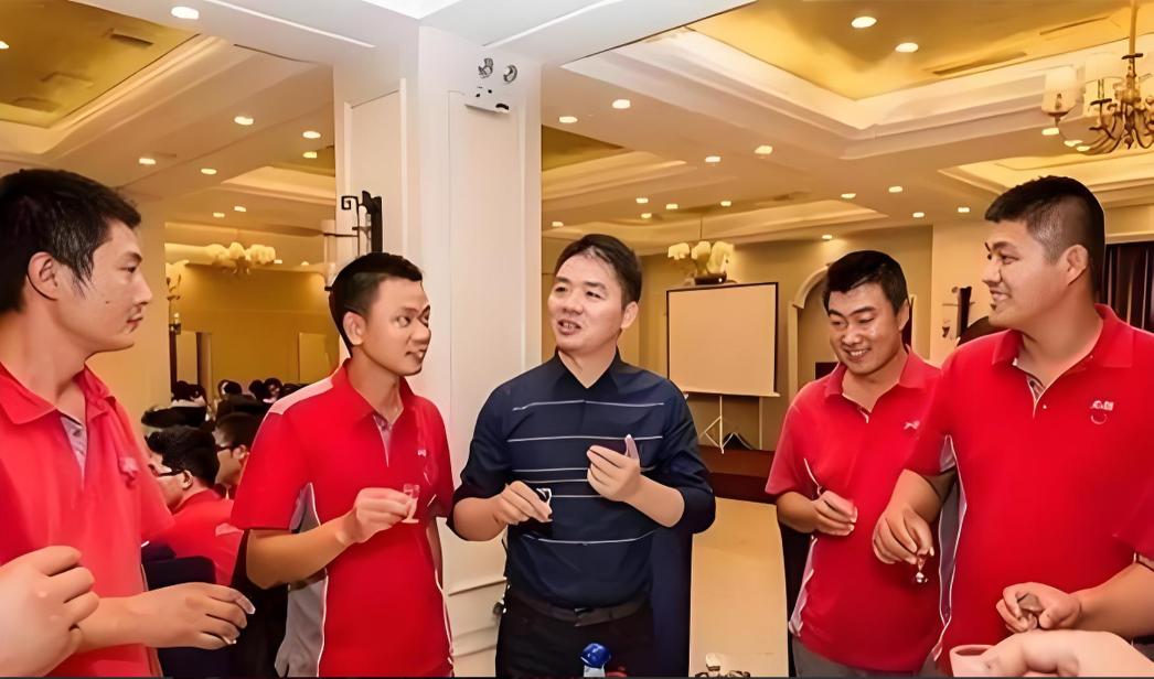 京东曾有位快递员想辞职，刘强东对他说：“你信我一次，如果你再干5年，还买不上房子