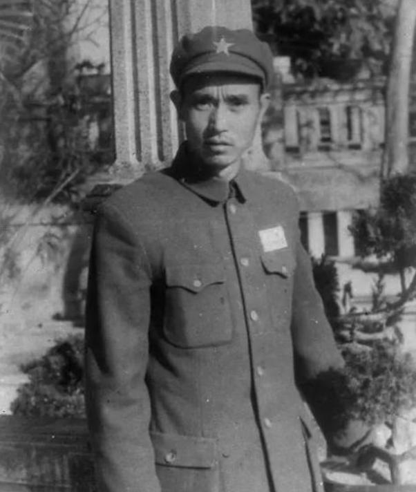 1947年，30岁的解放军师长周志坚，迎娶了19岁的女护士。谁知道，新婚第一晚，