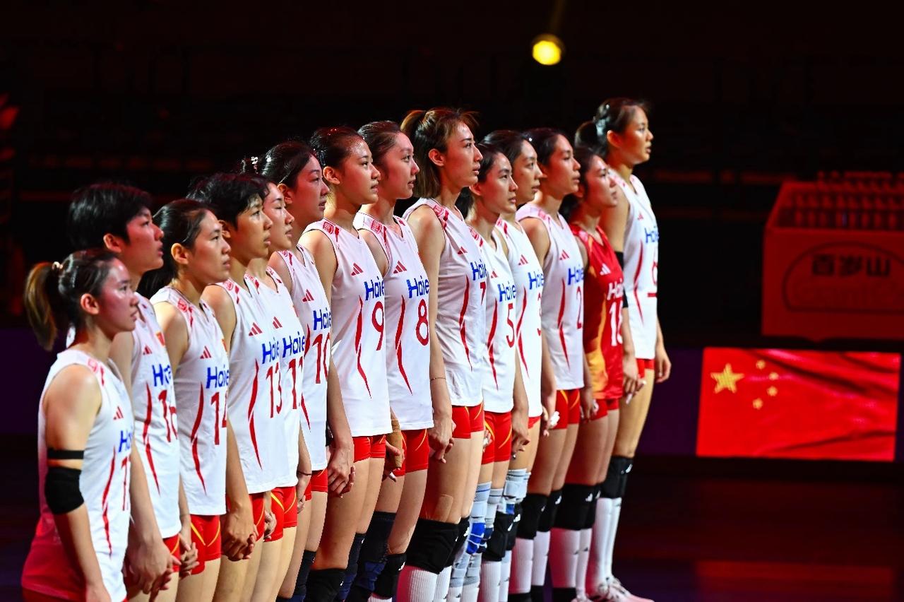 其实中国女排输球只有一个主要原因就是中国女排自己在心理上给自己加上了一个包袱
