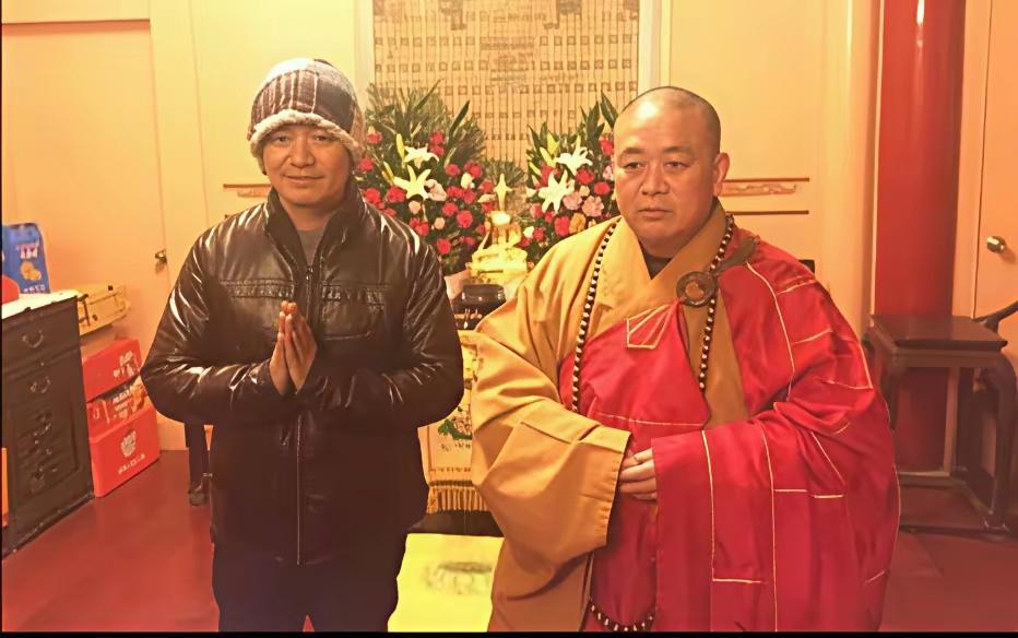 这是一张不多见的照片。历史的经验值得注意，一些“出事”的大师