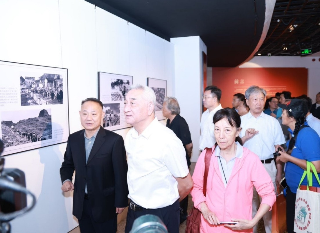 “抗日战争中的晋察冀图片展”在京启幕