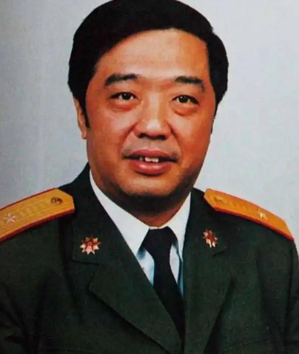 1963年，贺龙独子没考上清华，于是找父亲帮忙，谁知，贺龙听完直接大摇大摆的进入