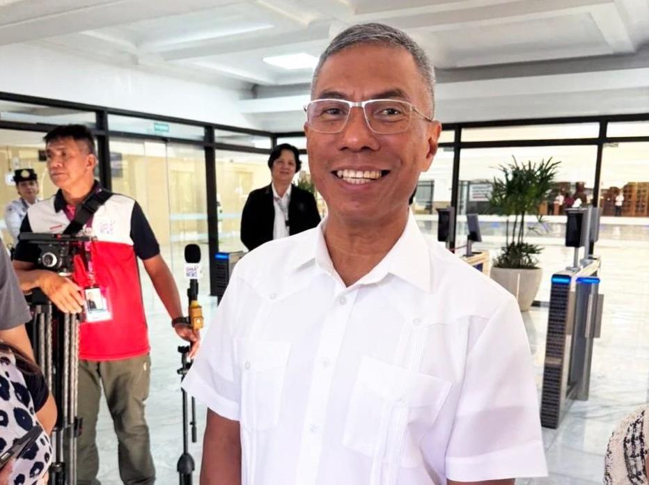 菲律宾前警察总长尼古拉斯·托雷三世表示，他尊重自己被解除菲律宾国家警察总长职务的