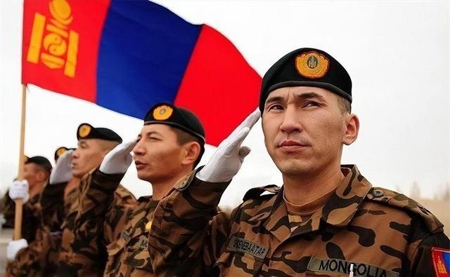 如果国际社会再不采取行动，外蒙古可能真的会陷入危险境地。其内部已经是一片混乱，而