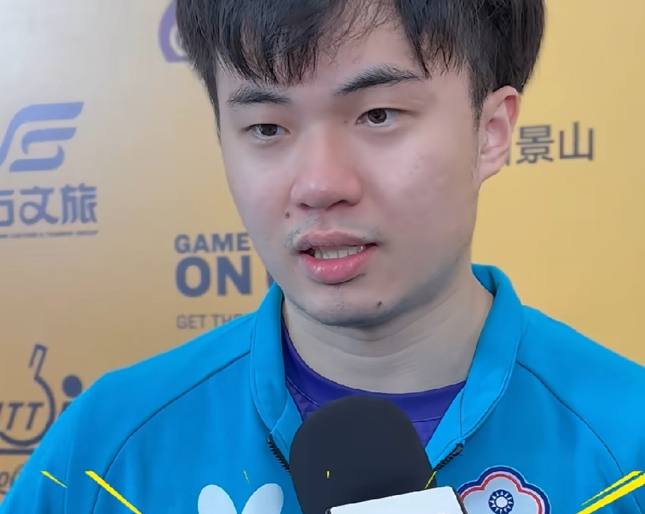 林昀儒这情商，是真高。日本记者举着话筒用英文问他，他没接，开口第一句选了中文。其实他英文不差，常年在