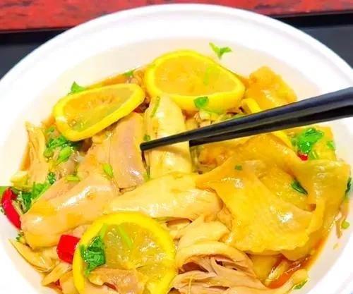 要是一不开心，就能抱你，该多好啊…我想你了…你要是在我身边就好了这瞬间比平时更