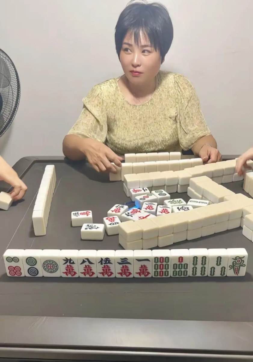 伤心啊，一下午都拿这样的牌