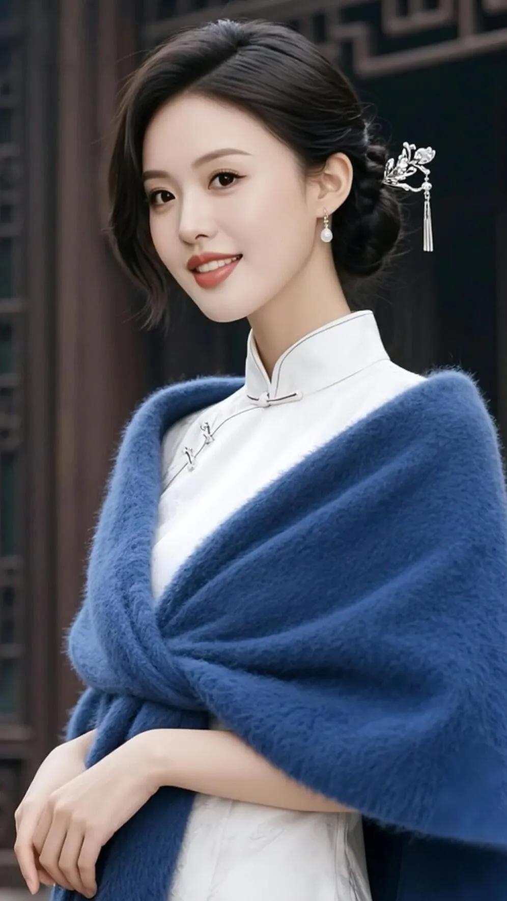 优雅古典，蓝白相映，宛如画中美人。