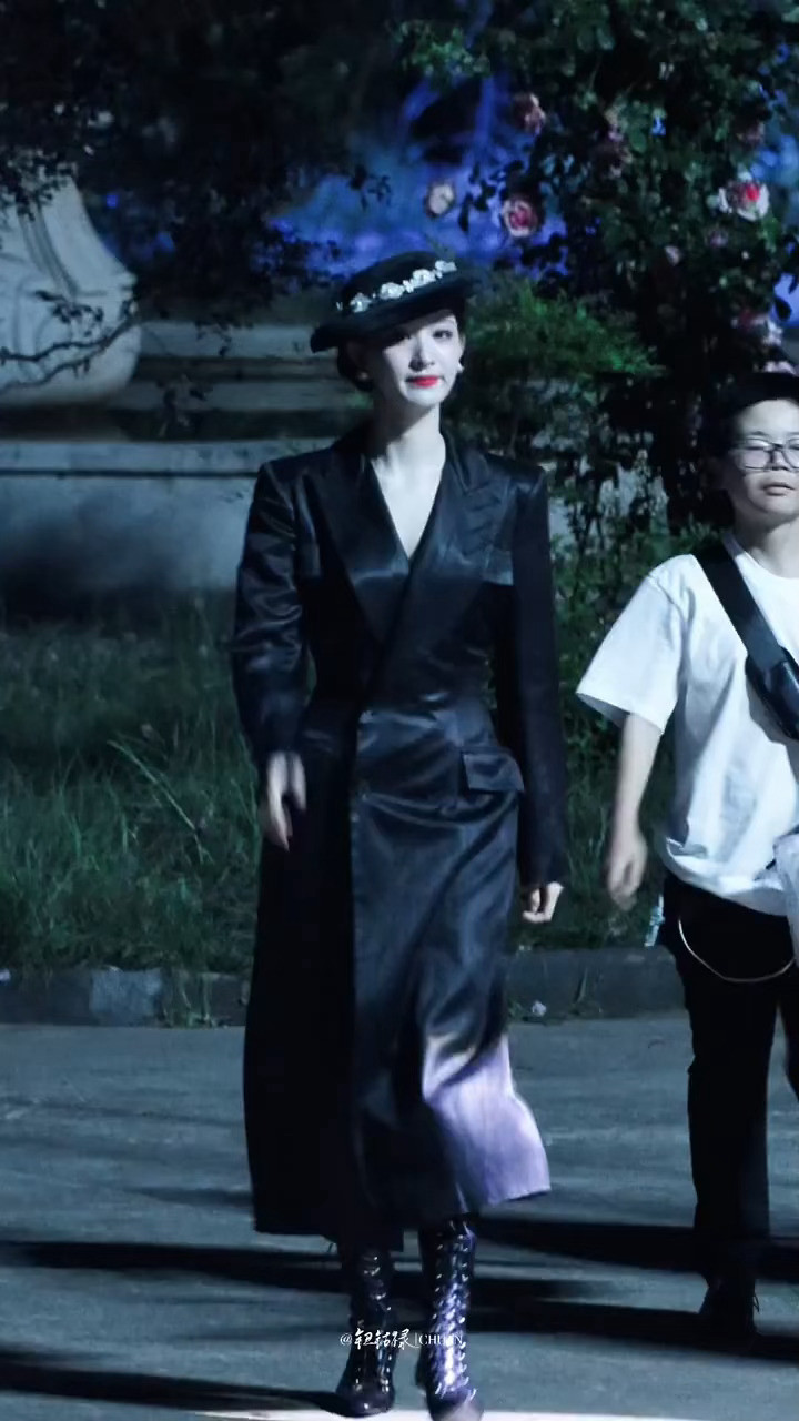 片场如秀场！王楚然每一步都踩在了我的心巴上