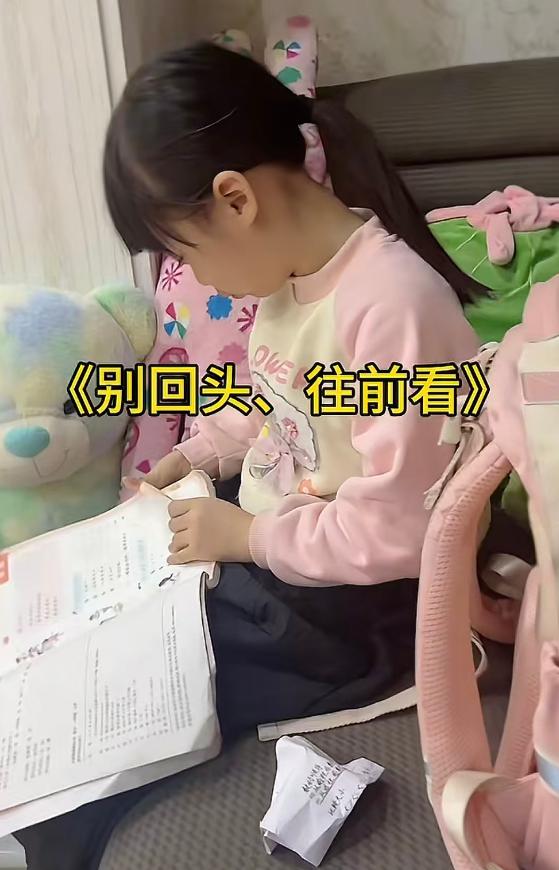 万万没想到！黑龙江一位母亲发现女儿把考过的试卷都搓成了废纸，打开一看这些试卷分数