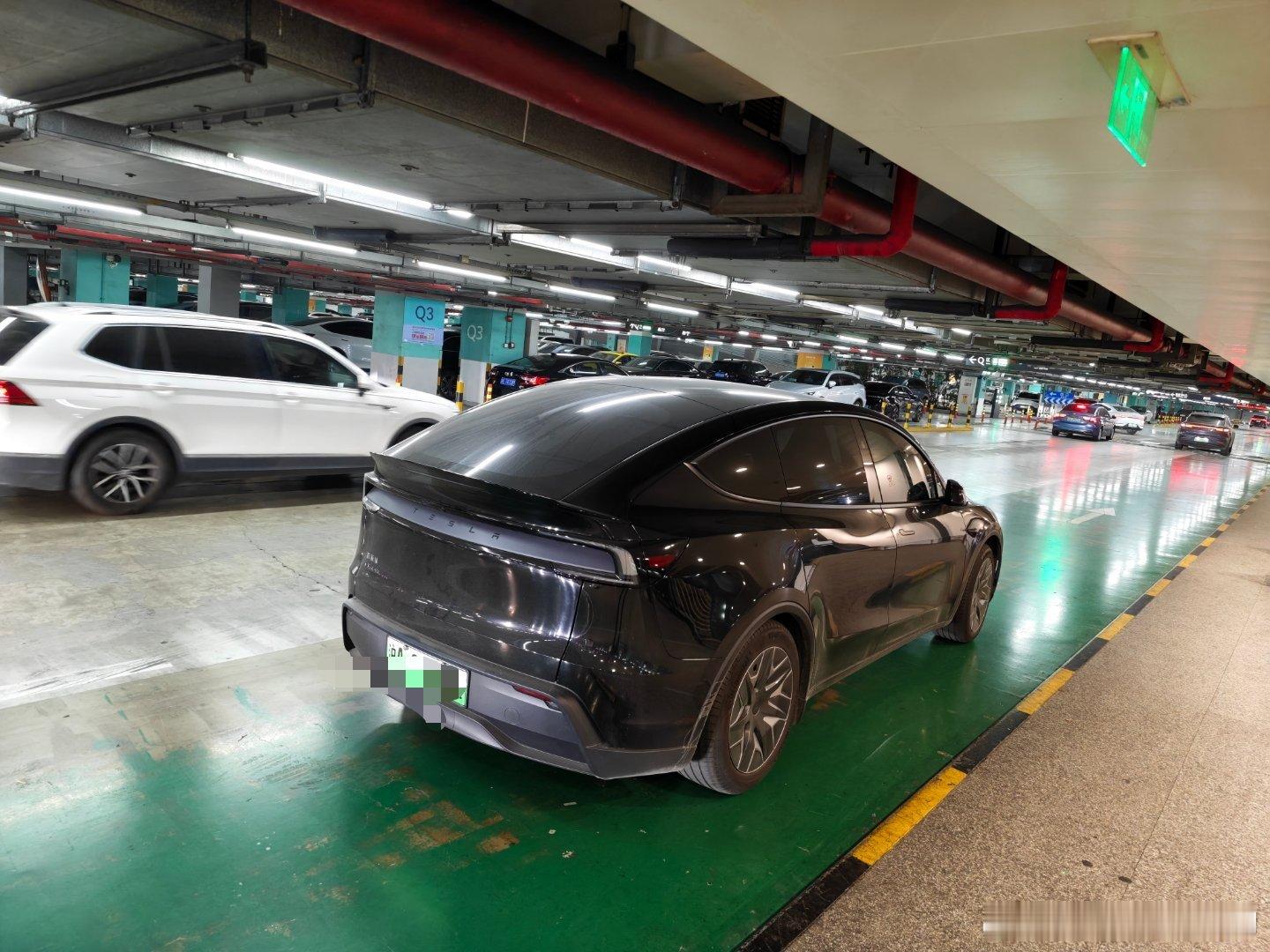 昨天等网约车看到这台modely我惊呆了！这个视角简直睁不开眼