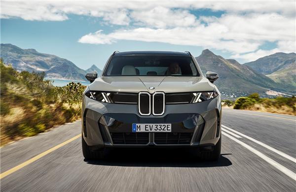 7月27日消息，宝马今日发布了旗下中大型SUV——全新一代X5国产