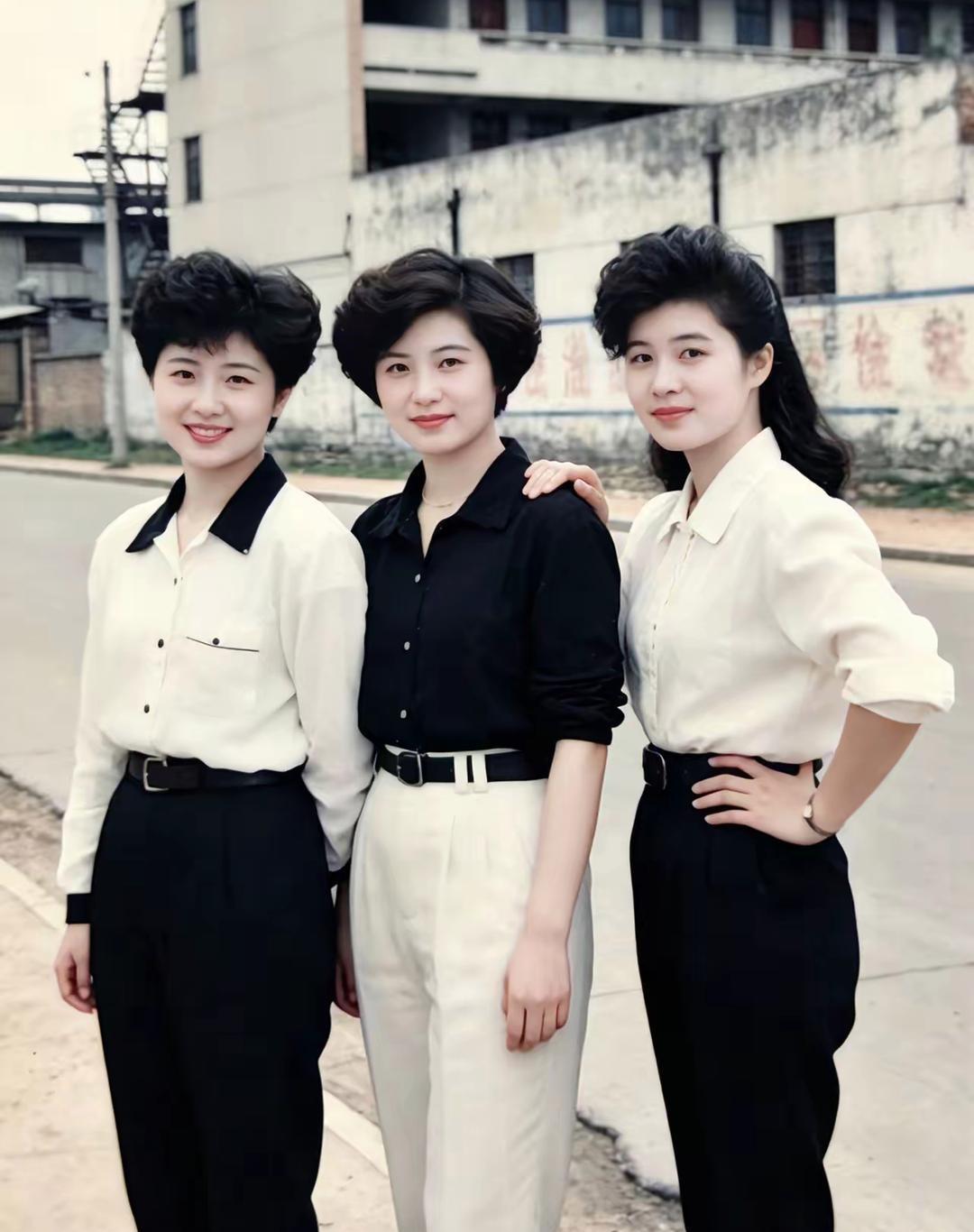80年代，三位美女长相漂亮，气质好，最有亮点的是三位美女的头发又黑又密又多。