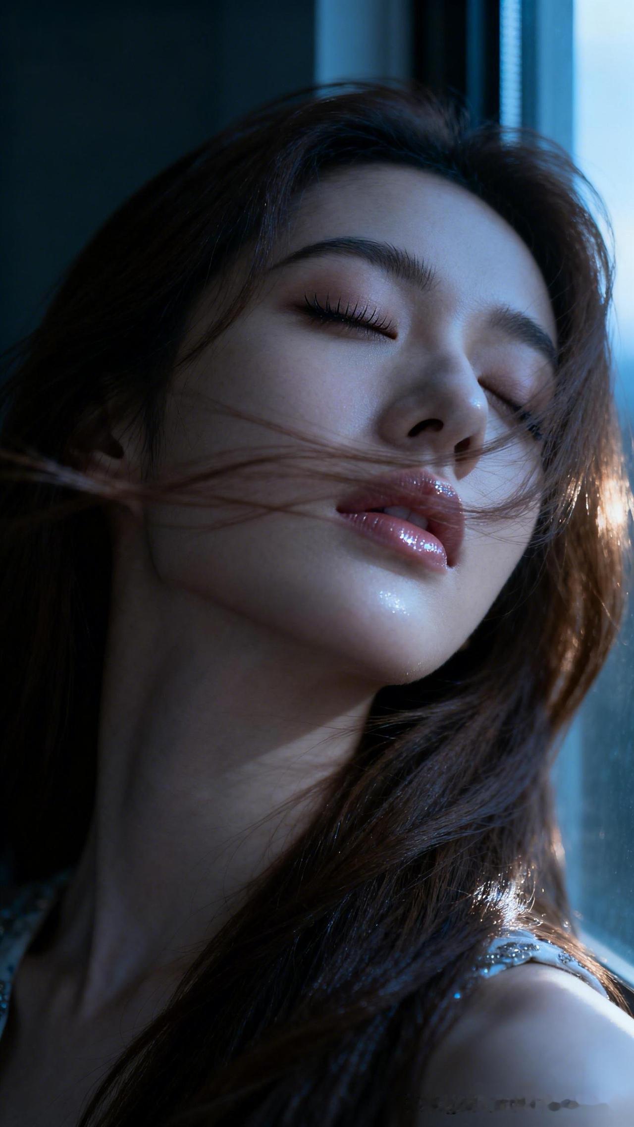 闭起眼睛氛围感更好了