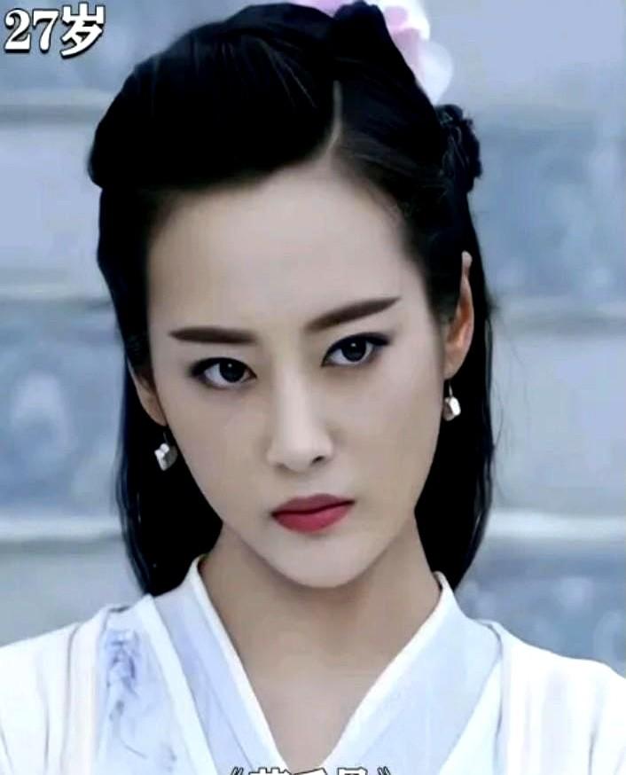 这姐们儿也太冤了吧！现在网上吵翻了，有人说《花千骨》里她演的霓漫天，美到让人