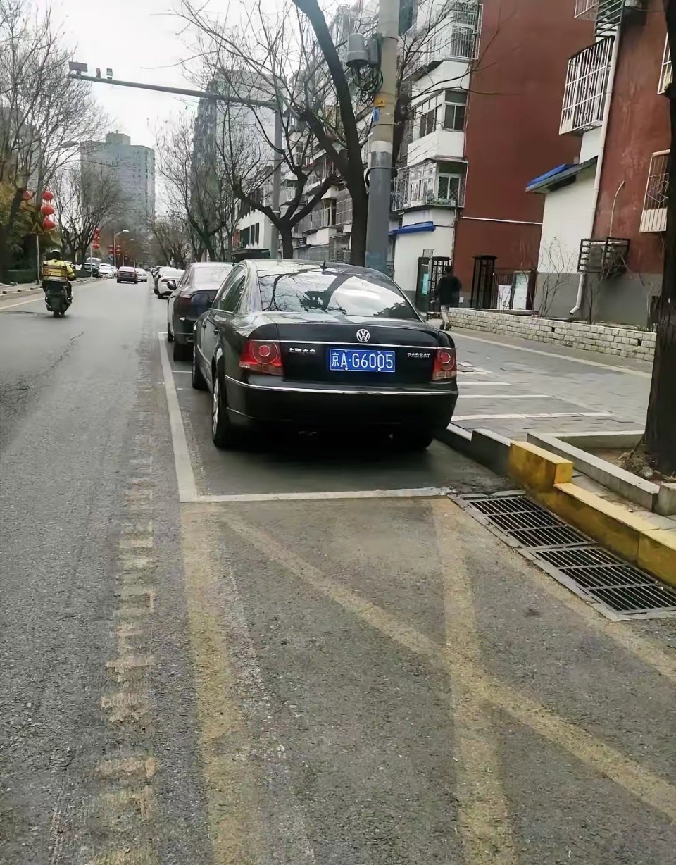 这车牌属一等一的存在了吧，也不知道是哪些人在开呢。