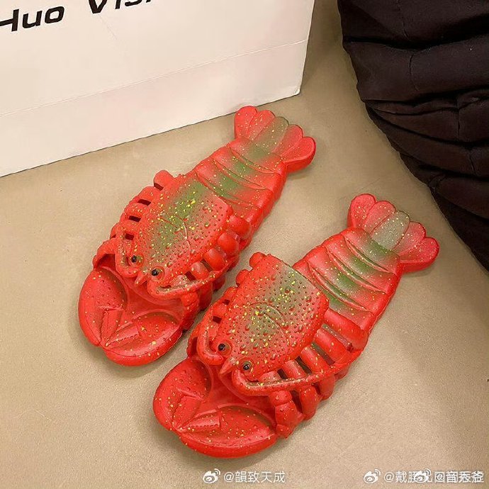 没见过这种设计的拖鞋真的大开眼界了，现在拖鞋设计也太会玩了，造型稀奇古怪超有创意