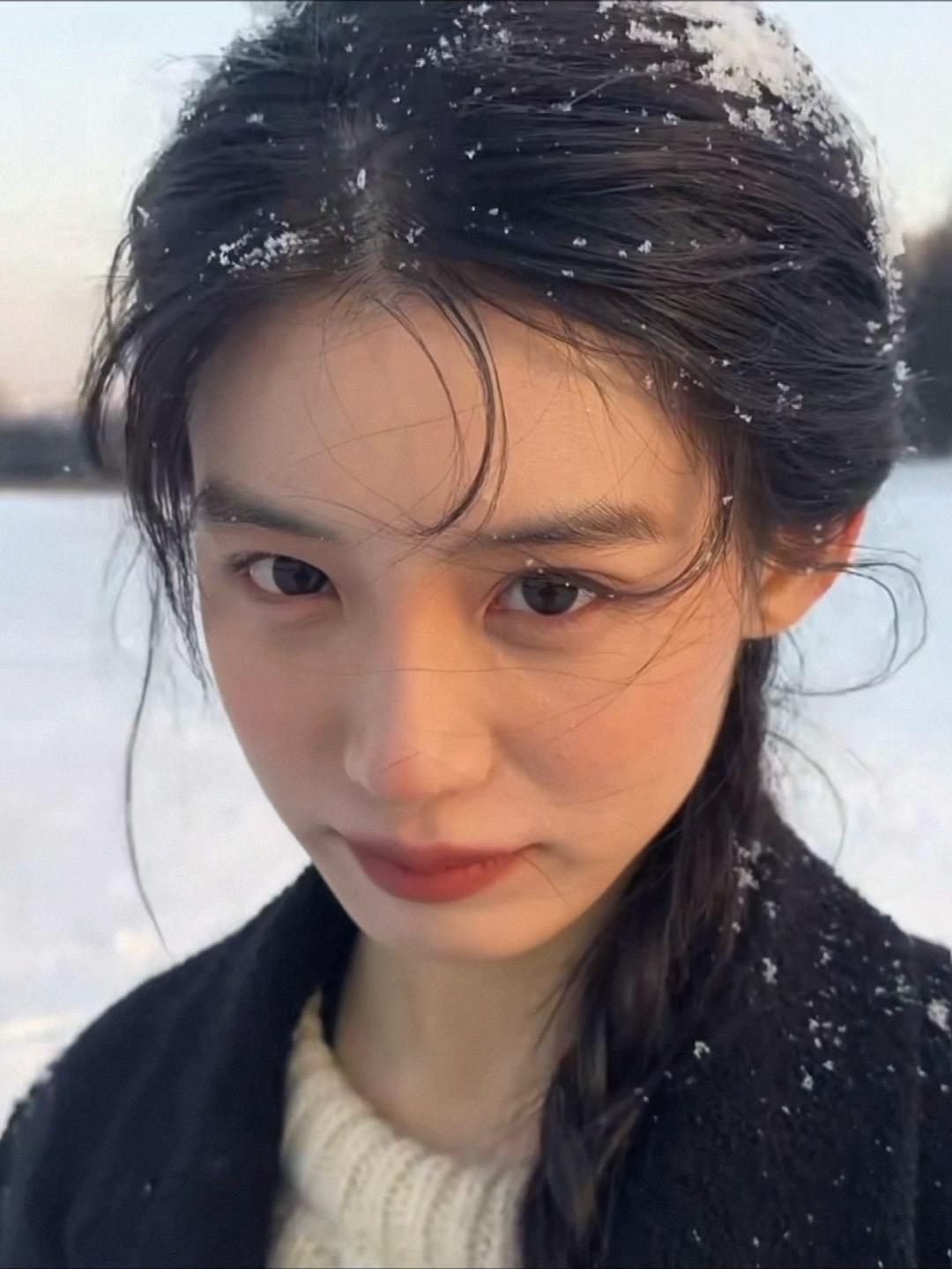 人总是喜欢反季节的东西 就像幸福后知后觉