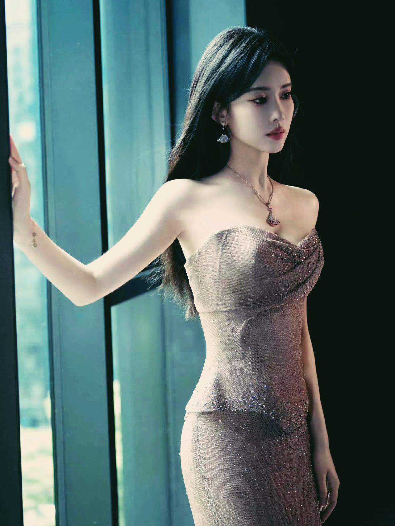 主持人问：你有什么减肥经验可以分享给我们吗？孟子义又真诚又抽象：自从我吃烤冷面食