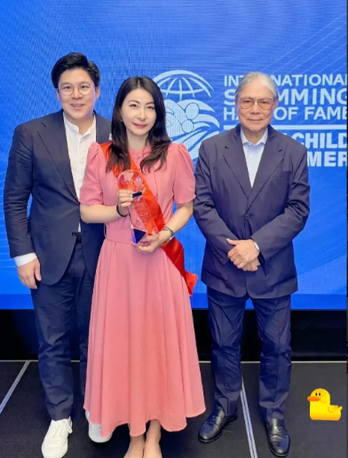 觉醒来，79岁的霍震霆嘴都笑了合不拢了成功成为全网最高兴的人，不是因为二儿