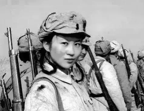 1941年，21岁的女侦察员王金英，在老乡家养病。夜里，她正洗脸时，突然看到窗外