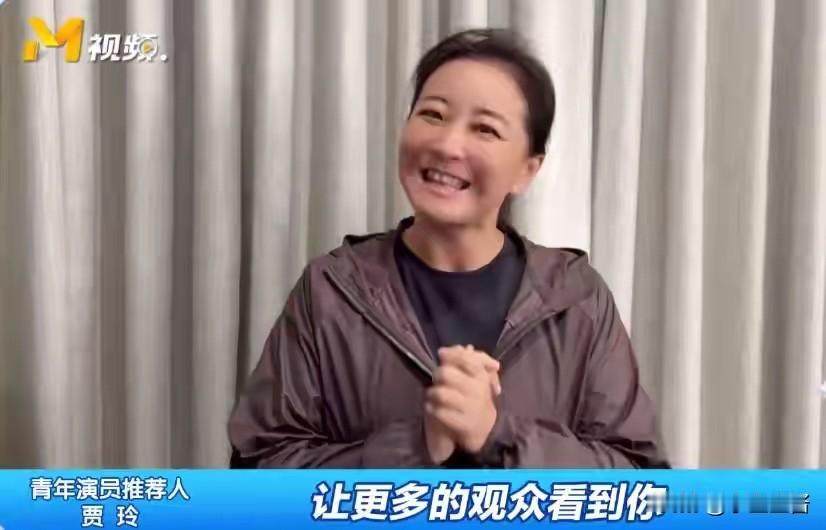 贾玲，近照曝光。11月14日，43岁的贾玲，近照曝光，这一次，不是宣传新电影