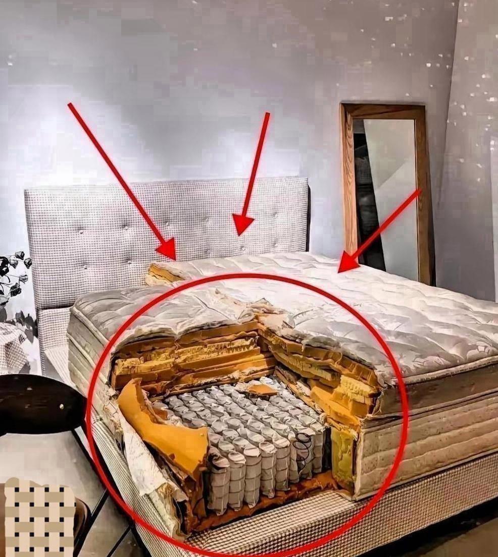 广西一对夫妻网购床垫，睡了一阵子越来越不舒服，气得直接拿起刀子开始拆！结果这一刀