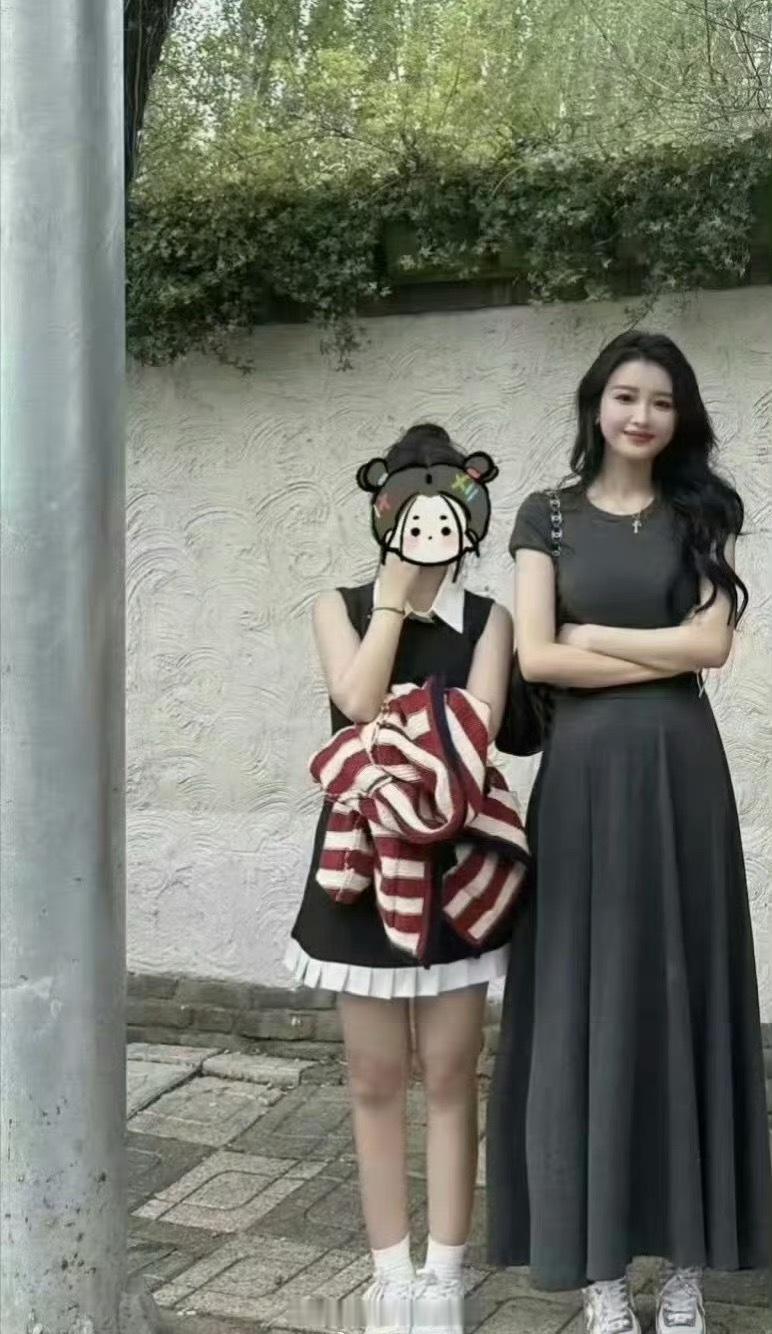 一直以为孙怡是娇小型，没想到这么大只​​​