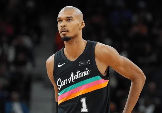 火力凶猛，强出天际！马刺的对手，可是，森林狼啊！防守大队。打森林狼，马刺第