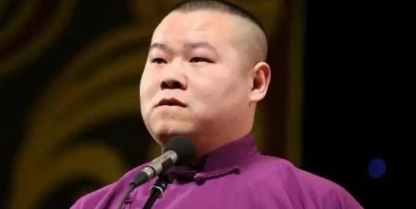 一次采访，主持人问岳云鹏对中国男足的看法。他答：“我很想加入国足，因为他们有很多