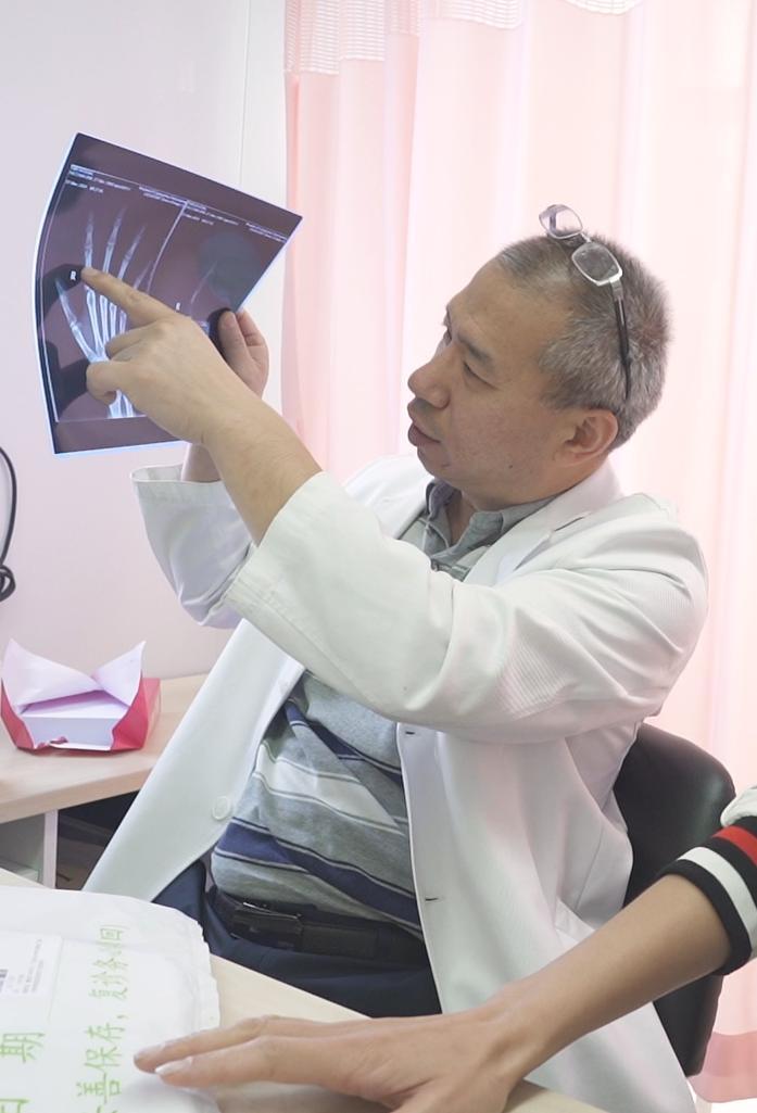 原发性恶性骨肿瘤是一类起源于骨组织本身的恶性肿瘤，常见于青少年和年轻成...