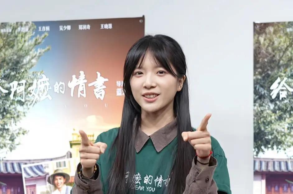 “不要动脸，不要做烤瓷牙。”“别看粉丝分析，更别信他们的分析。”“你是学