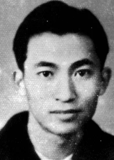 1949年，重庆解放前一天，一位红色特工身中27枪，壮烈牺牲。不久，他新婚4个月
