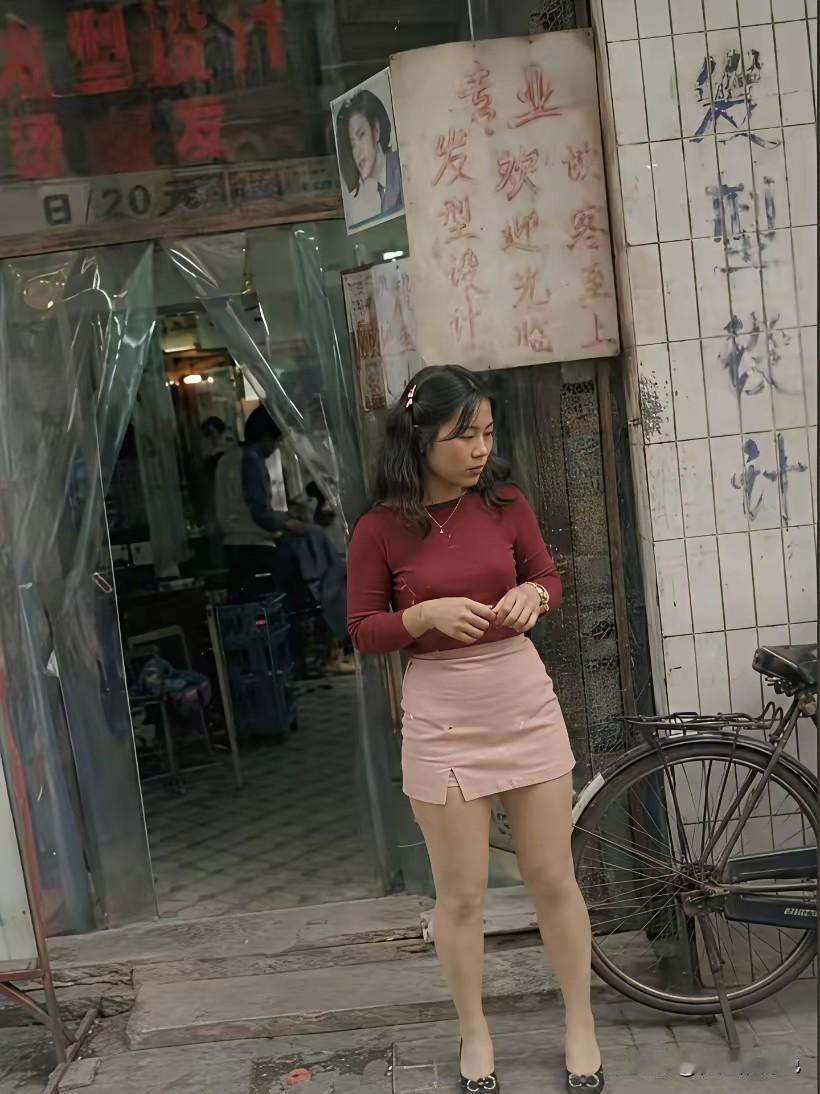 没有美颜滤镜的年代，美是真的美，除了条件差一点。