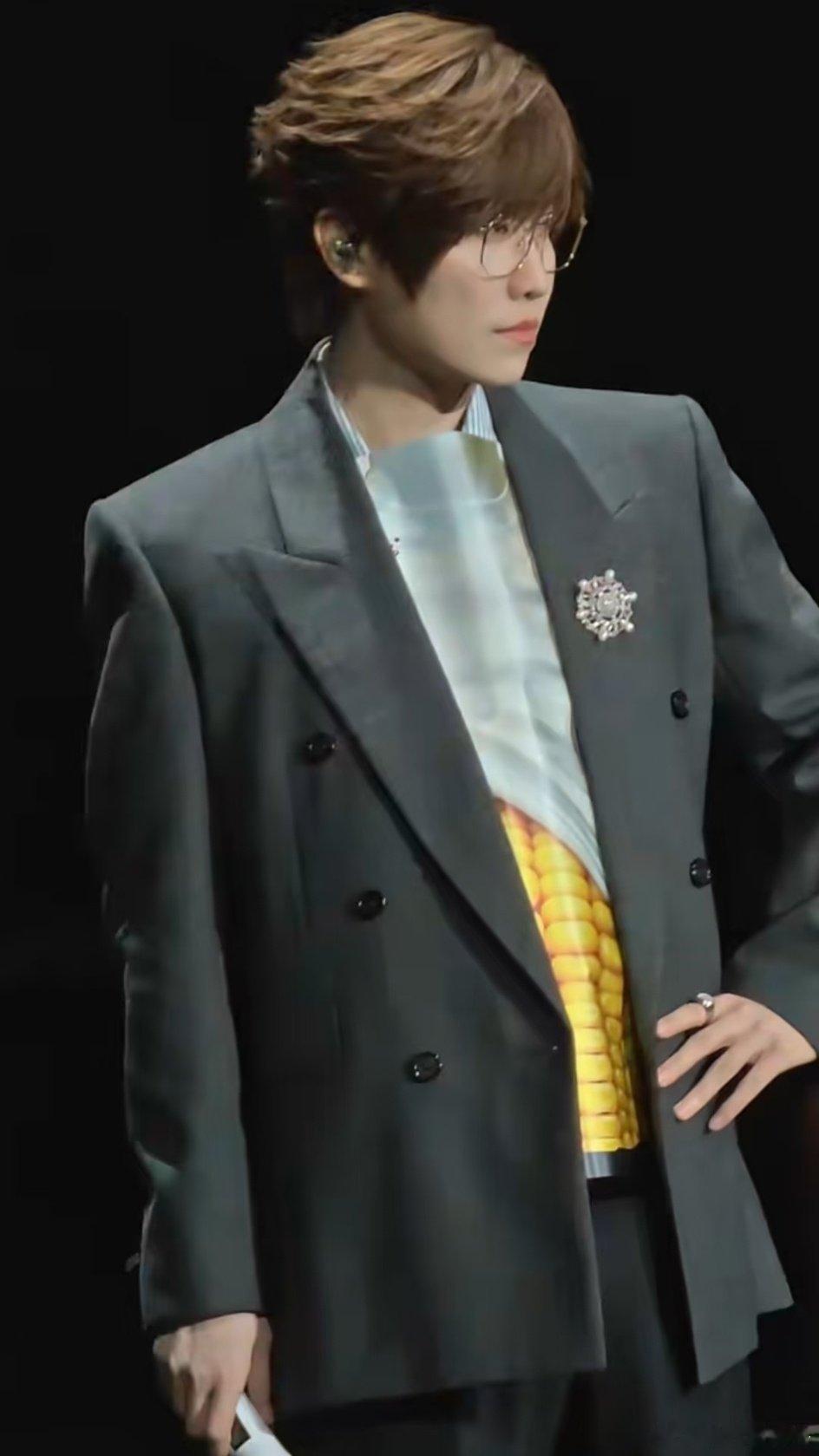 #曝徐良恋情#网传徐良带女友现身演唱会庆功宴，但是暂时没有实拍实锤，当事人还没有回应，吃瓜保持理性，