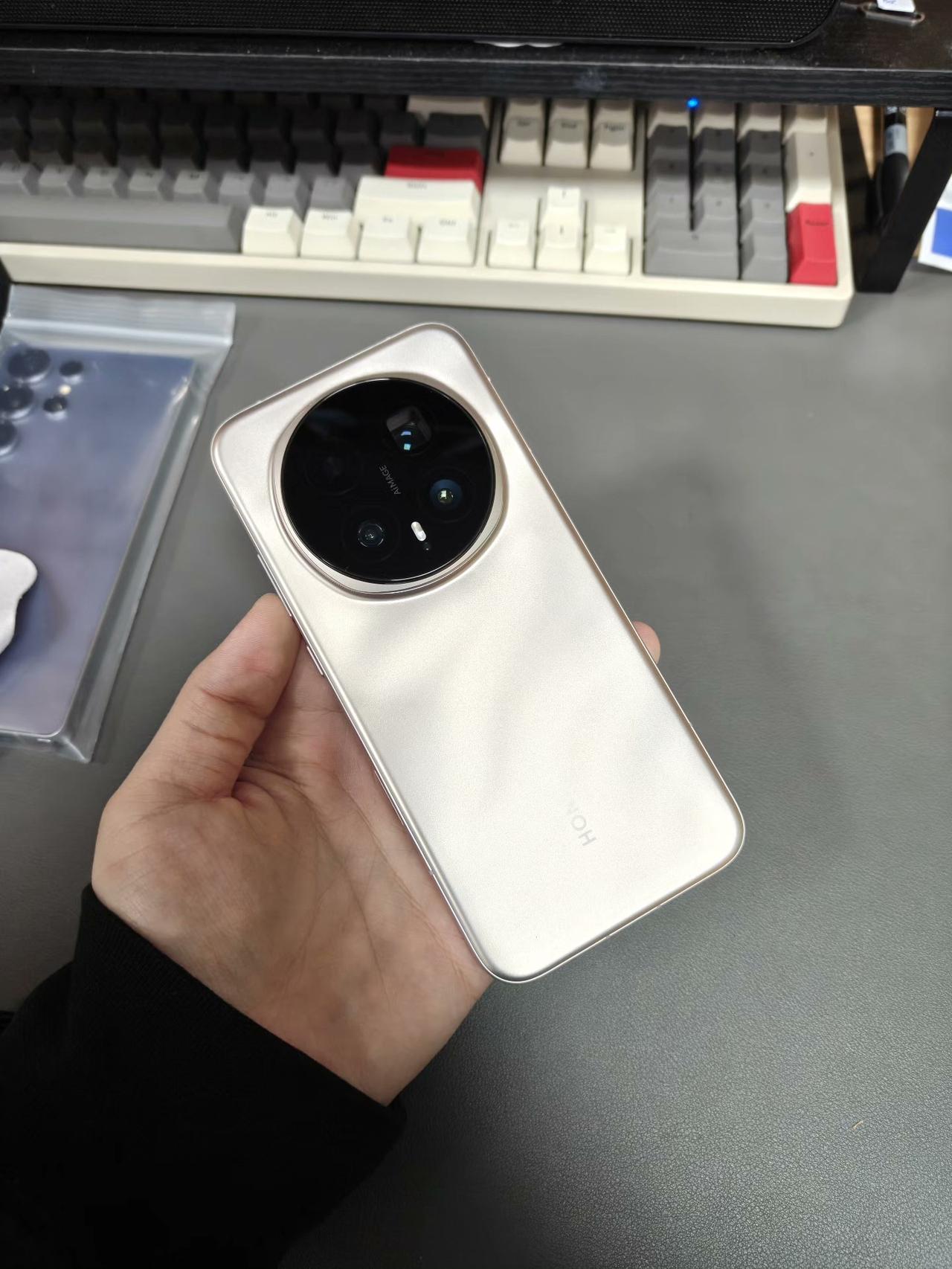 现在年轻人选手机的方式你是真想不到，根本就不纠结的。同事让豆包推荐一部各方面都比