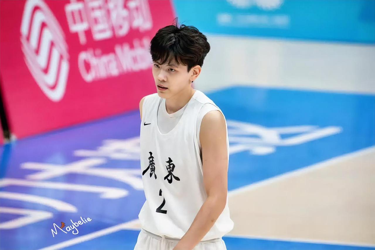 太精彩了，广东女篮79-70险胜山东女篮，这3位球员是广东赢球的最大功臣！1