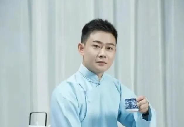 德云副总，栾云平又挨骂了，这次是因为张鹤擎和刘喆的。自从张鹤擎刘喆的《无