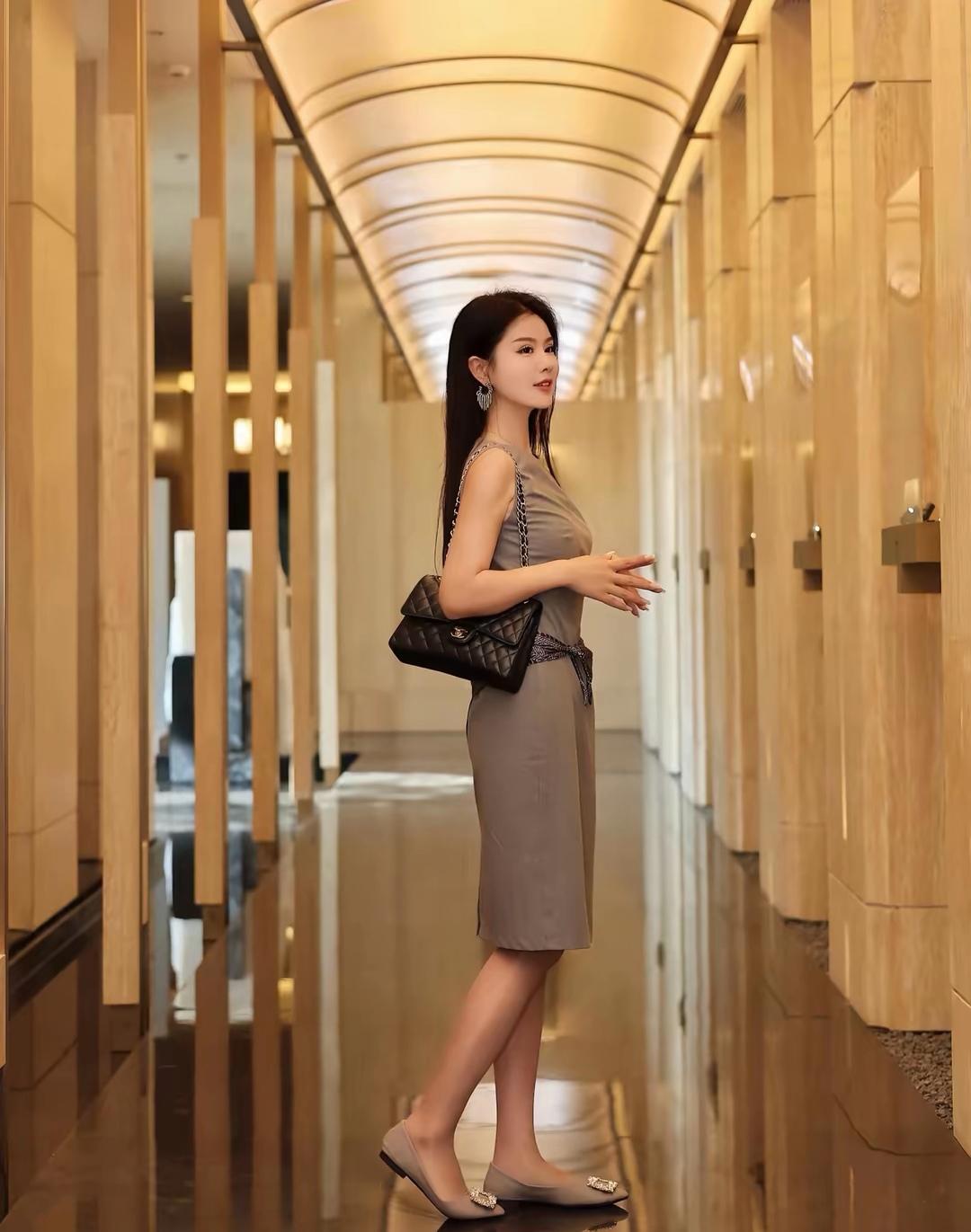 长廊漫步，风华绝代。