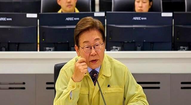 李在明总统在本月12日上午的会议中表示：“会议室怎么这么冷？”并指示“总统办公室