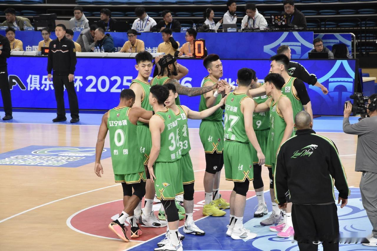 辽宁杯赛出局后，据说俱乐部已经开始寻找新的外援了，在我看来，球队这么做是对的，辽