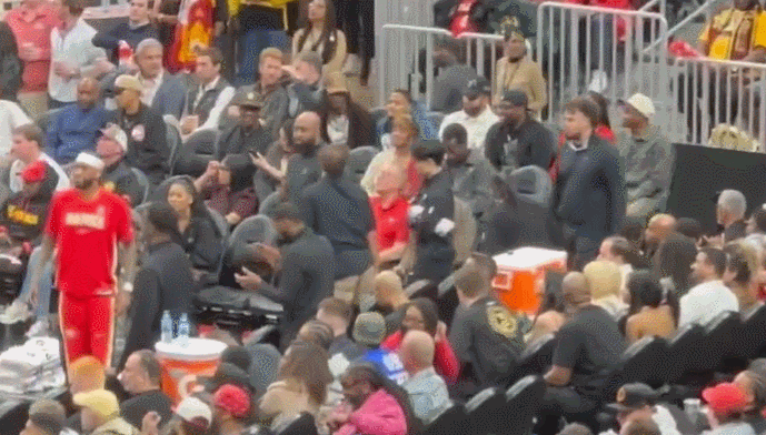 落寞！特雷杨比赛看到一半被交易了！就在刚刚，老鹰与奇才火速完成一笔1换2的交易