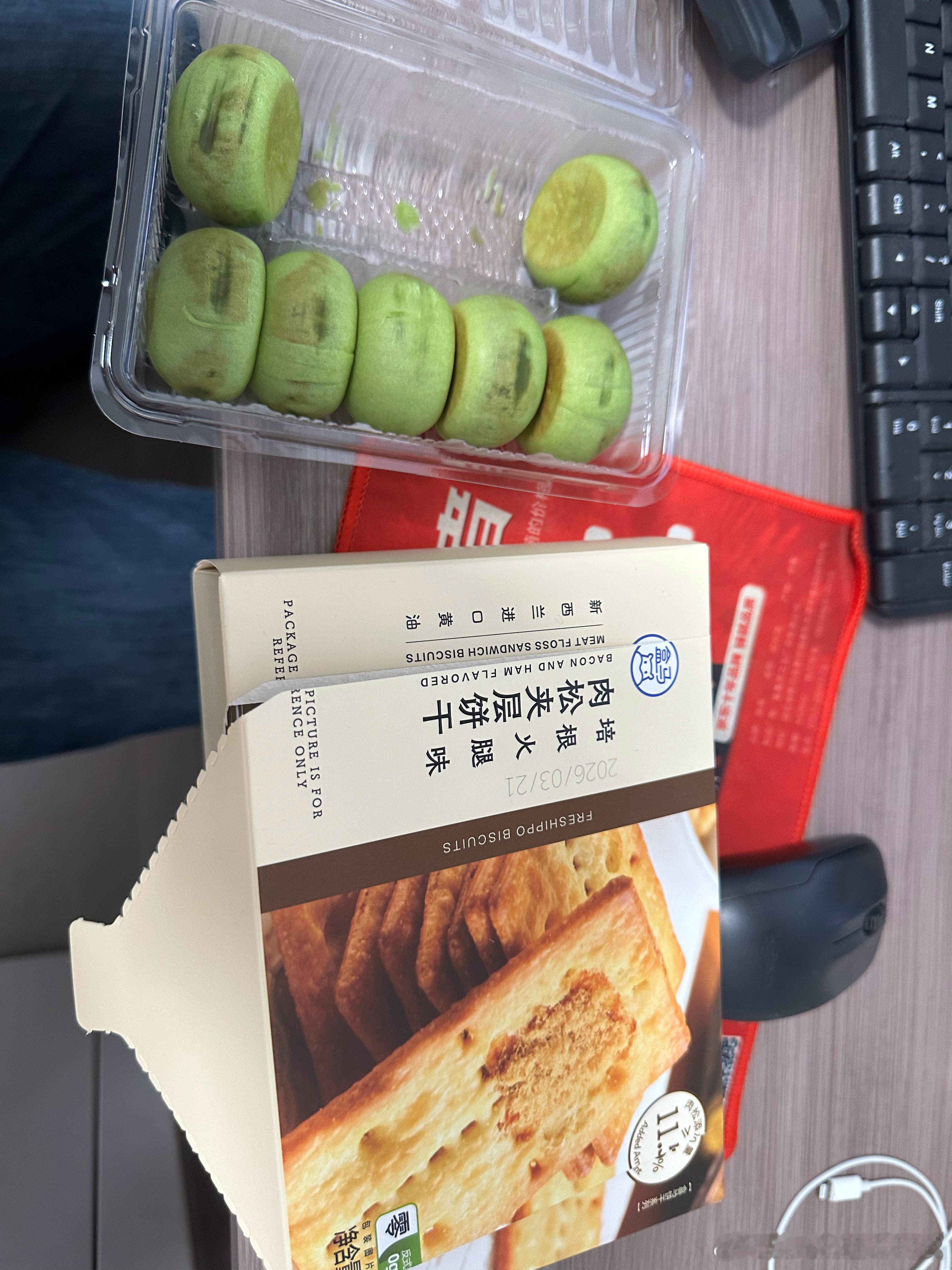 简简单单吃个宵夜准备看球咯，各位宵夜吃了没